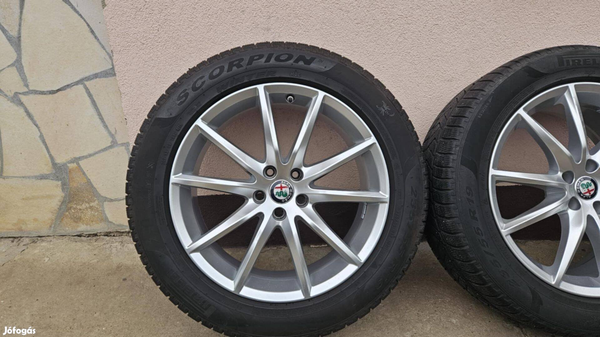 Alfa Romeo Stelvio gyári 19" felniszett téligumival eladó