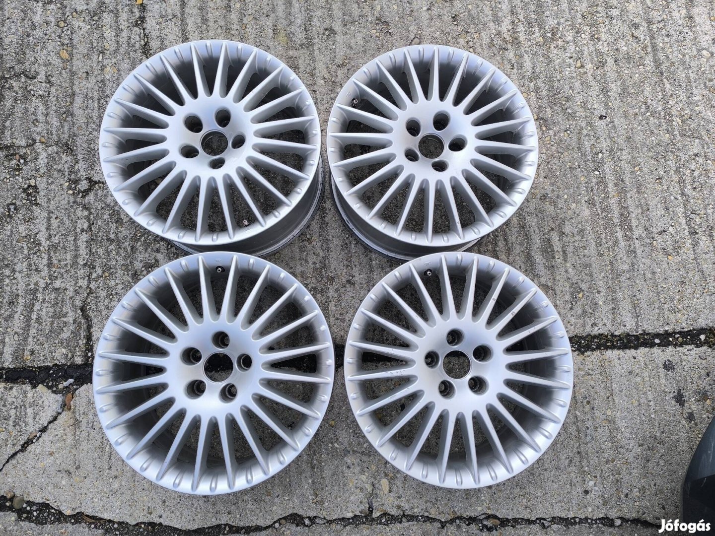 Alfa Romeo gyári alufelni 7,5x17 