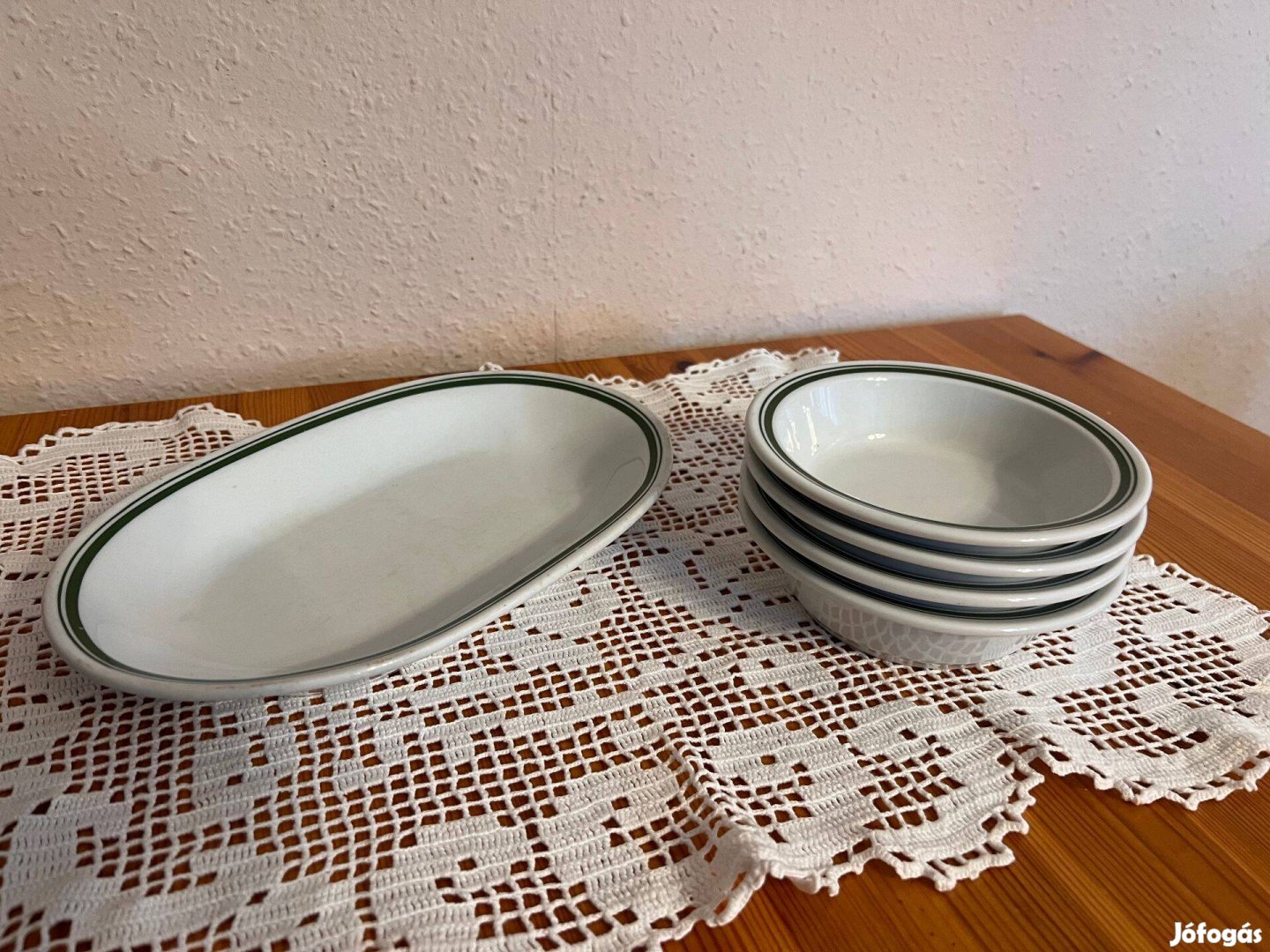 Alföldi dupla zöld csíkos virslis tál és 4 db salátás tál