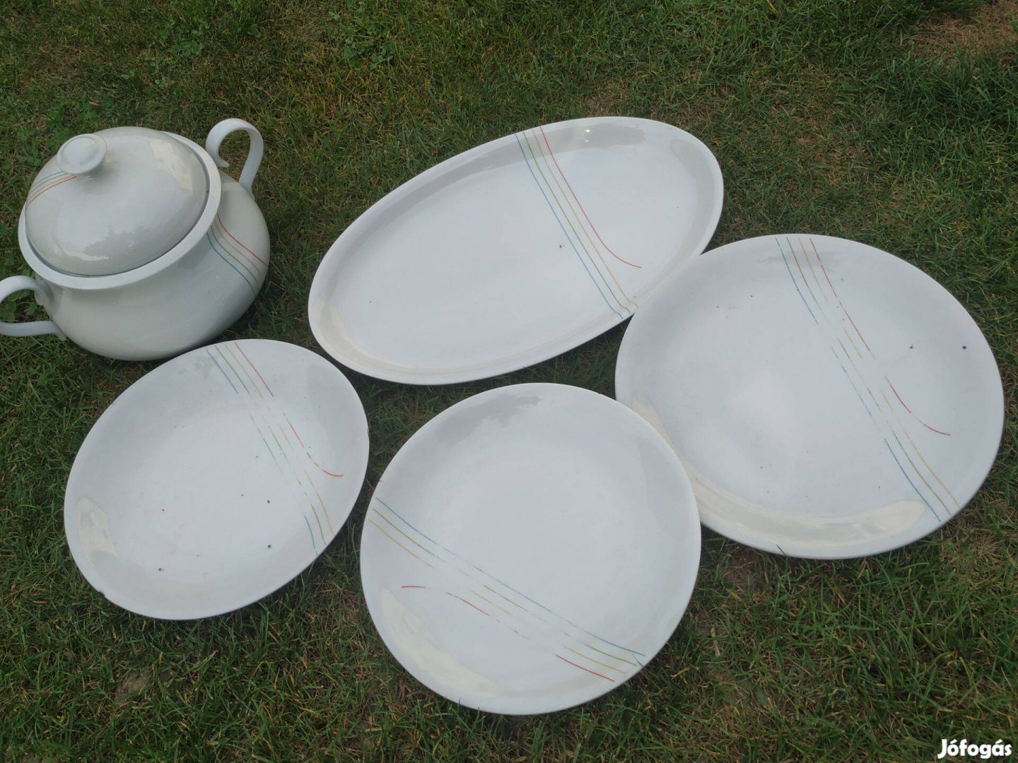 Alföldi porcelán étkészlet pótlásra eladó! Elegáns szálas minta