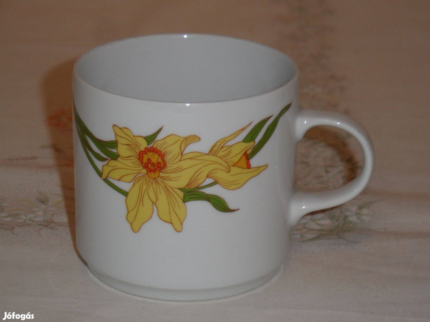 Alföldi porcelán nárciszos bögre, csésze
