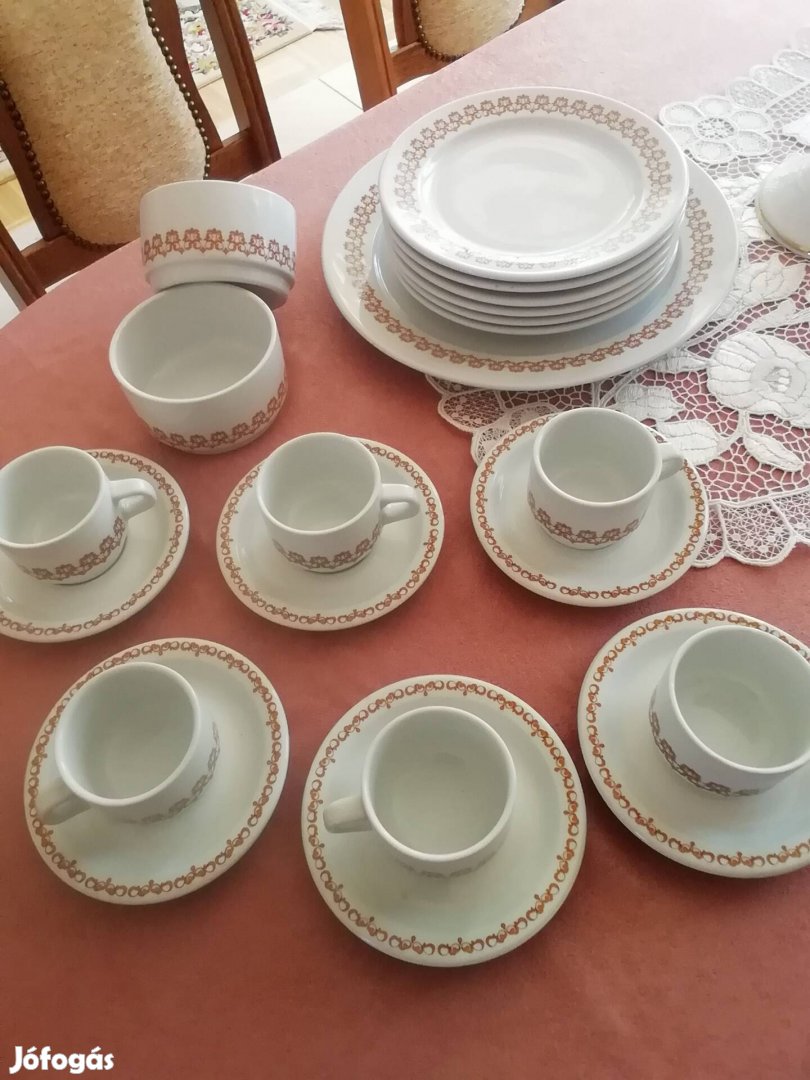 Alföldi porcelán süteményes és kávés készlet új állapotban 21 db. 