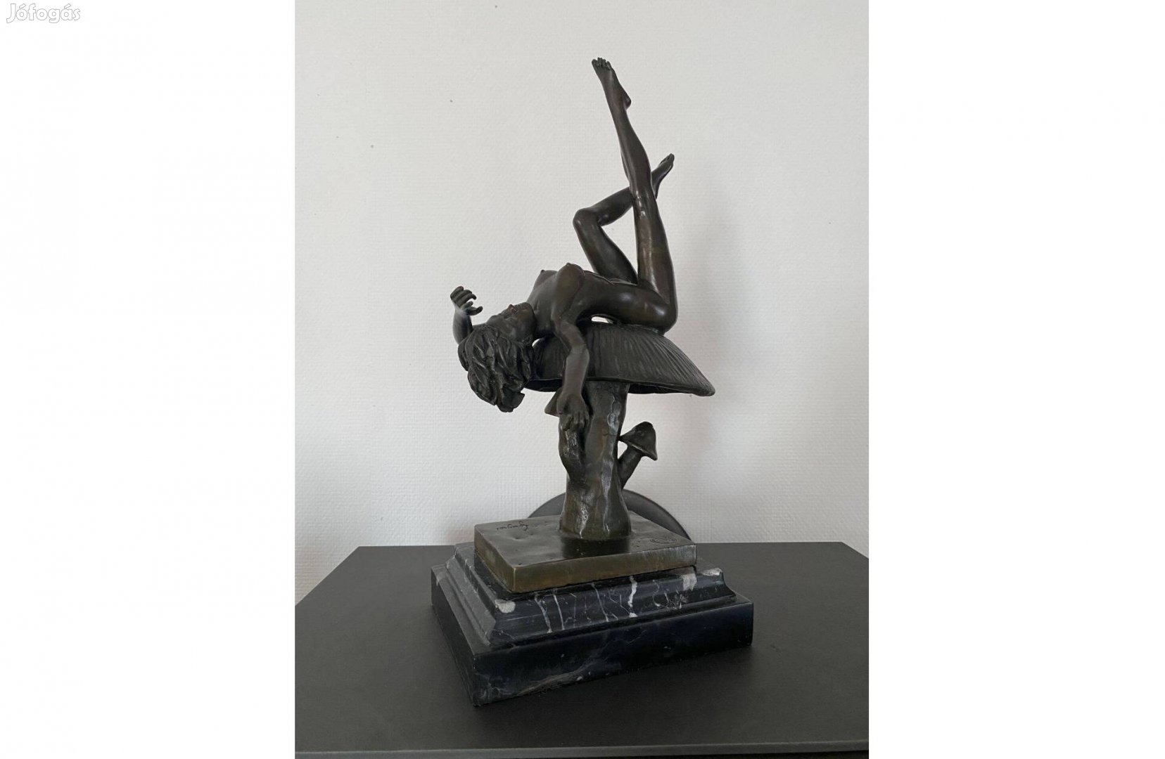 Alice szignált bronz art deco szobor
