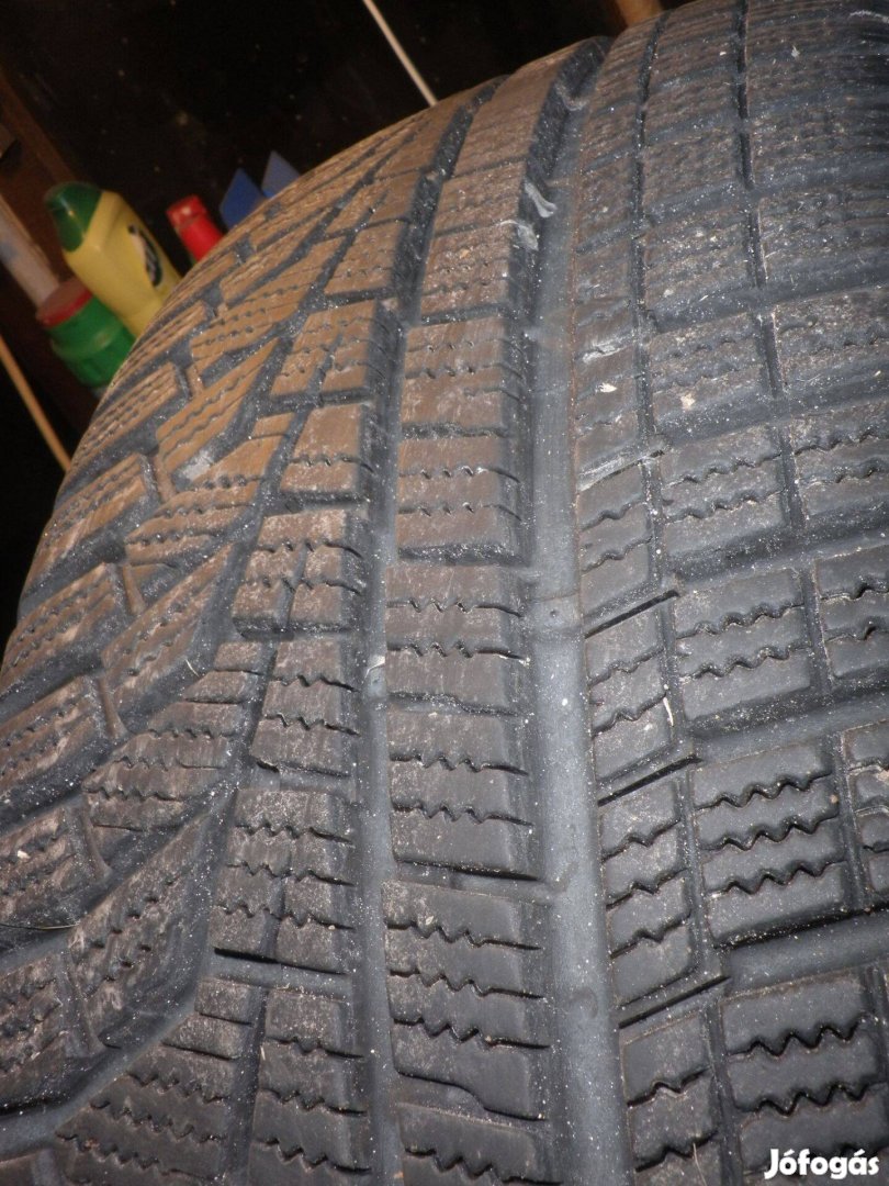 Alig hasznalt 4DB Hankook teli gumi 215/60 R17 elado