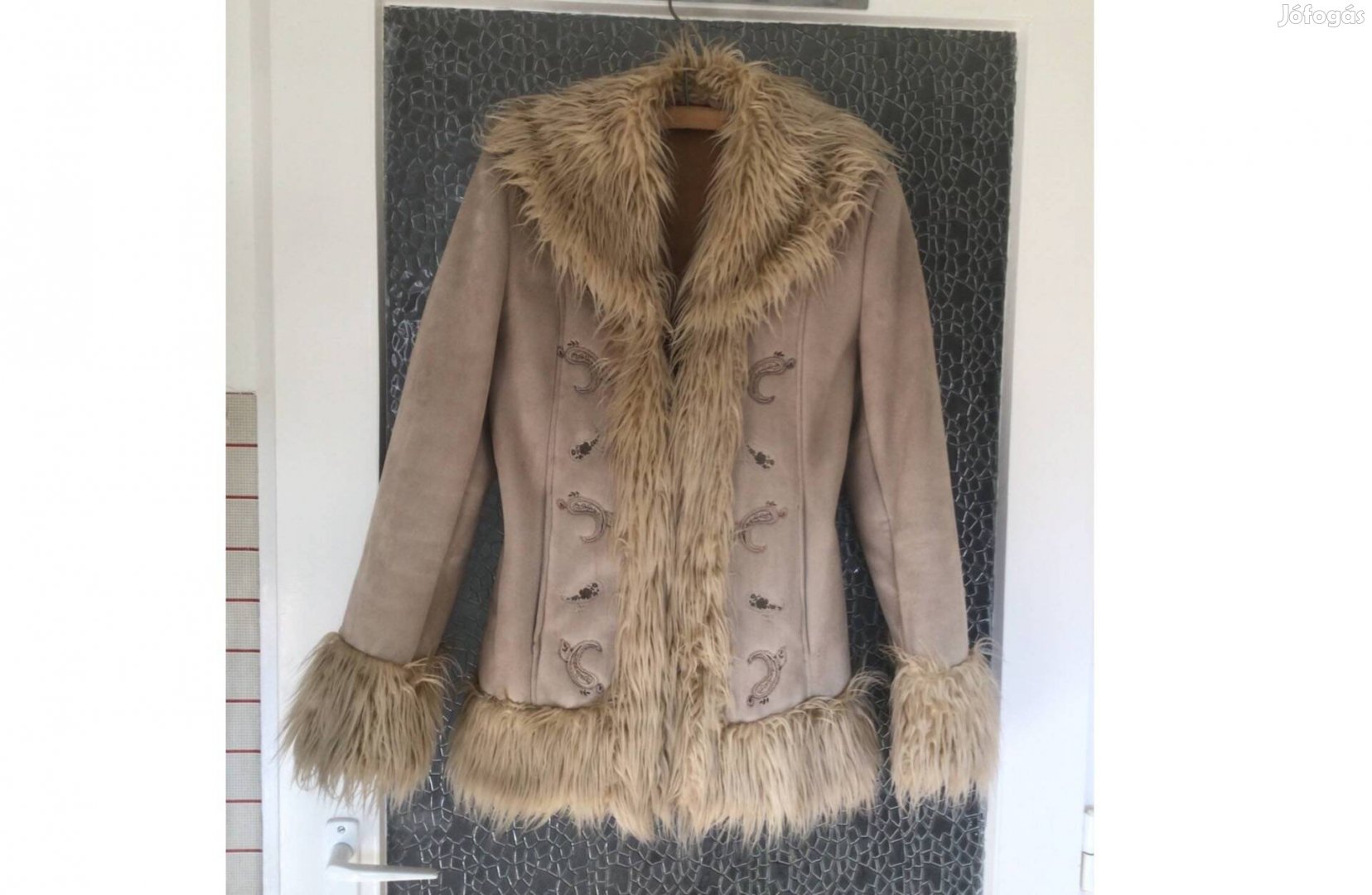 Alig használt Philip Russel női lányka hímzett műirha kabát