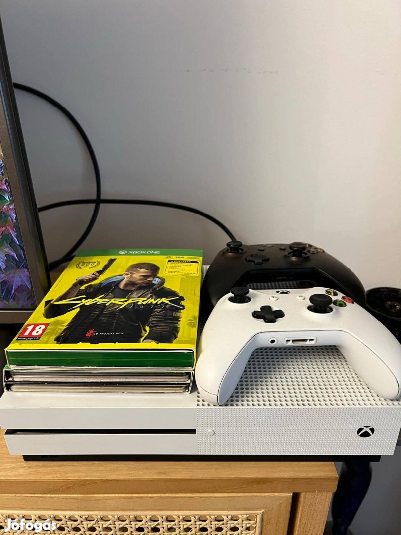 Alig használt Xbox One S 2 Kontrollerrel