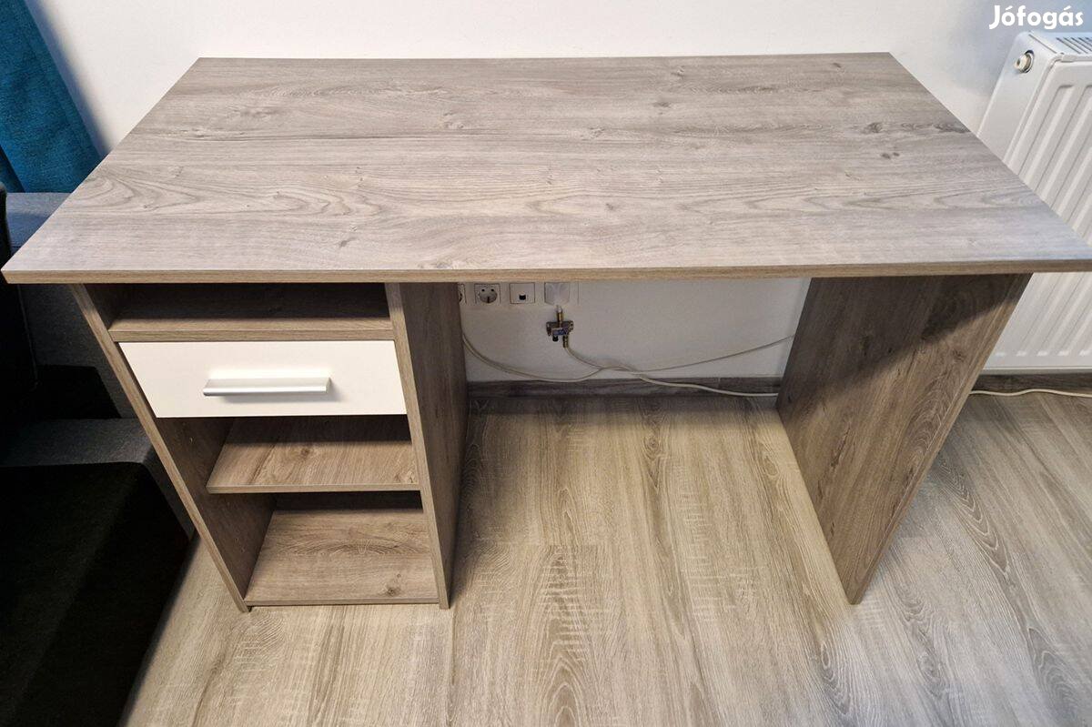 Alig használt íróasztal - tölgyfa-fehér színű (110 cm széles)