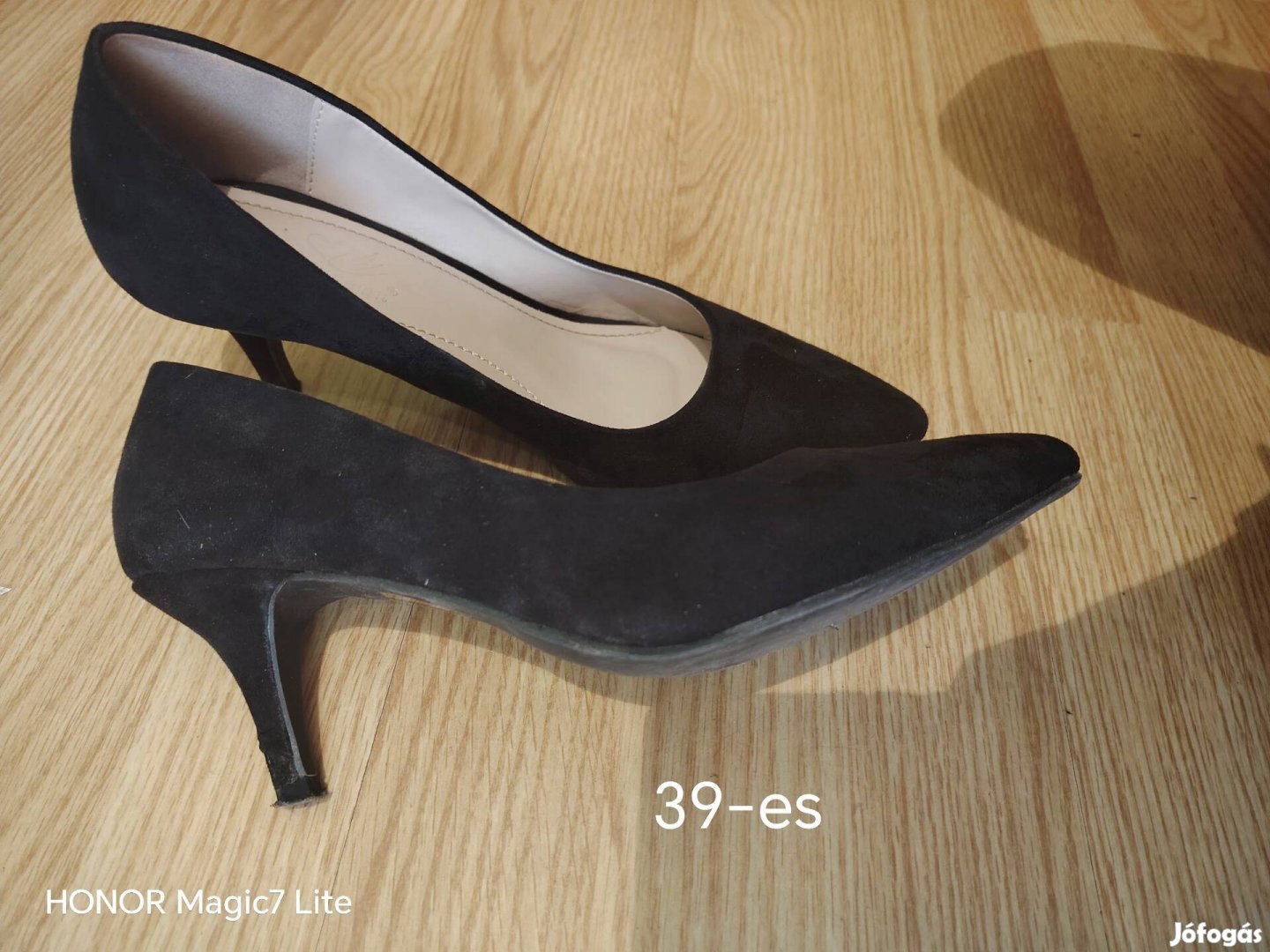 Alkalmi női fekete magassarkú