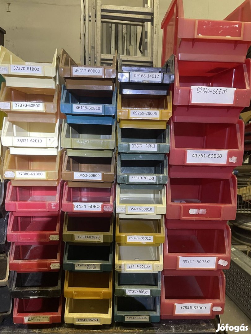 Alkatrész tároló box