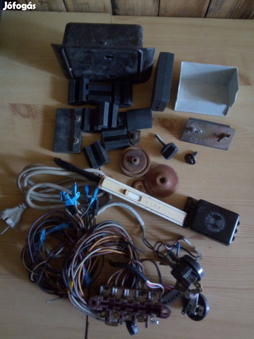 Alkatrészek vezetékek csatlakozók csengő reduktor hűtőkapcsoló