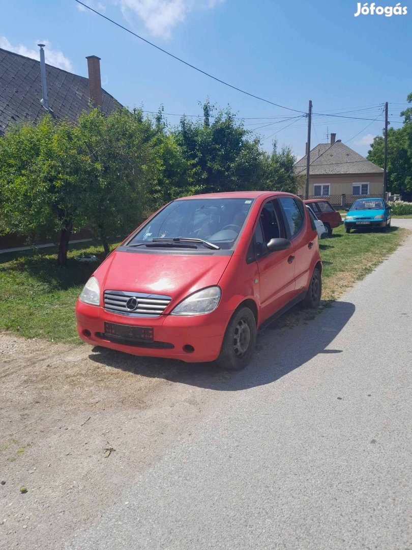 Alkatrésznek eladó mercedes A 140