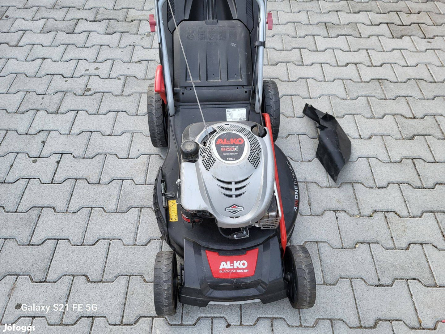 Alko Blackline: Briggs motoros - oldalkidobós+gyűjtős fűnyíró
