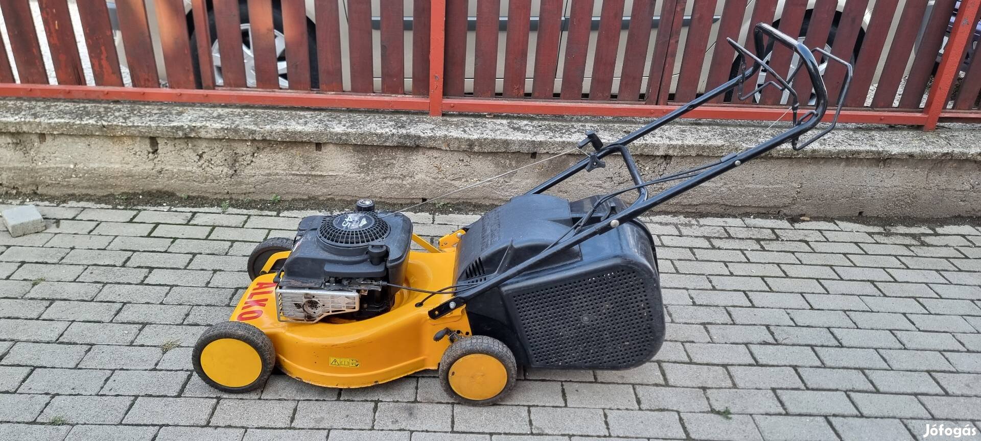 Alko Briggs&Stratton benzines önjáró fűnyíró