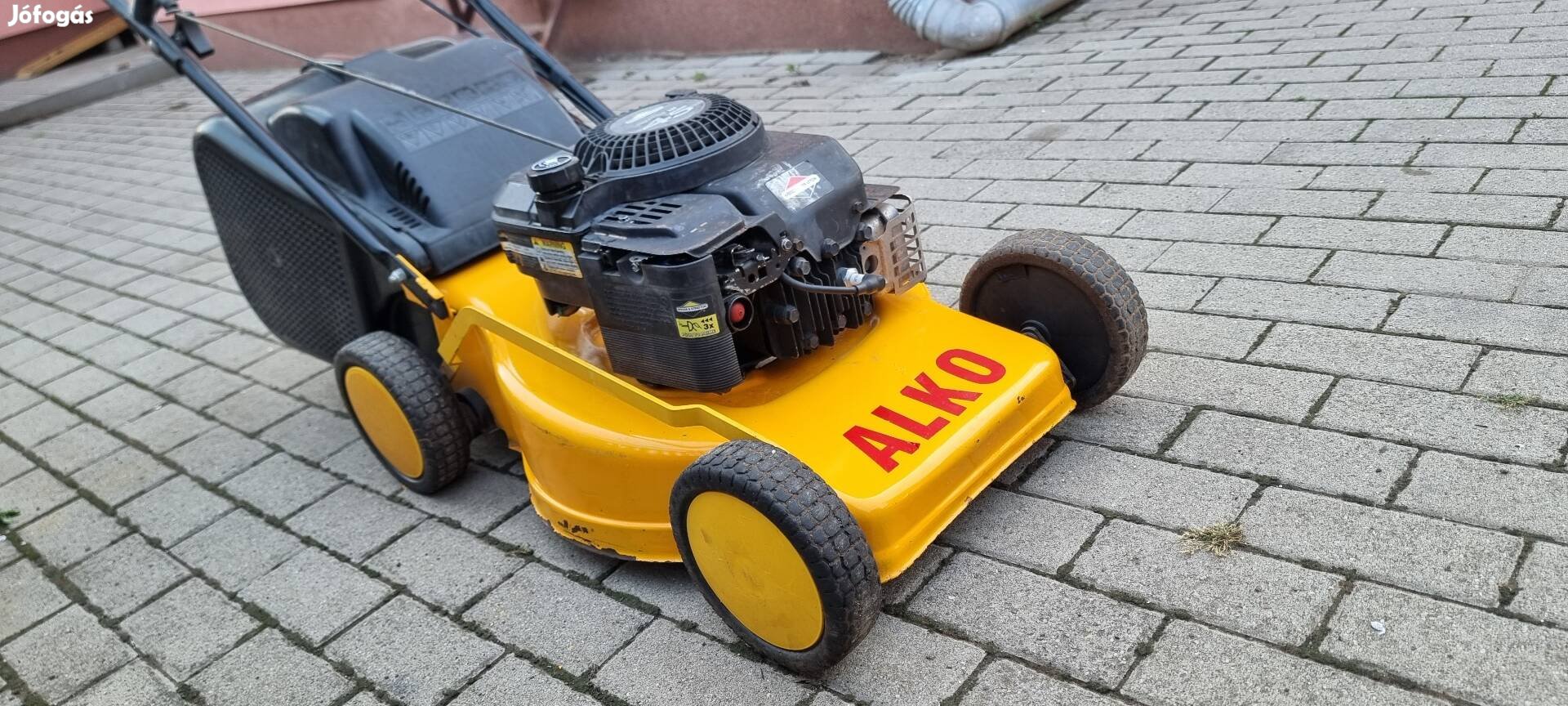 Alko Briggs&Stratton benzinmotoros önjáró fűnyíró új késsel