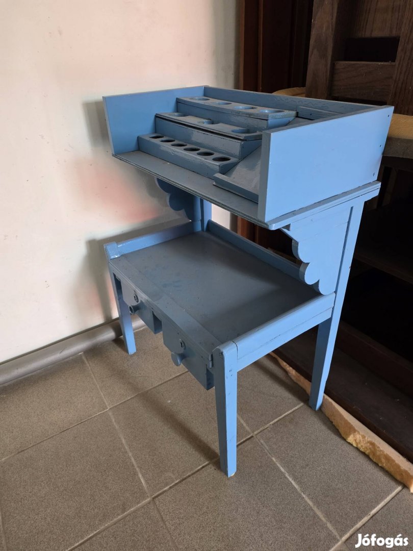 Alkotói asztal festéktarto