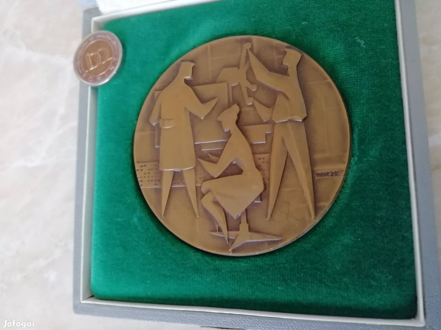 Alkotói kitüntetés bronz "Vincze" érem jelvényel dobozában