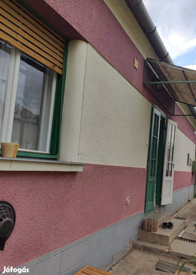 Állandó lakhatásra vagy nyaralónak is alkalmas ház eladó