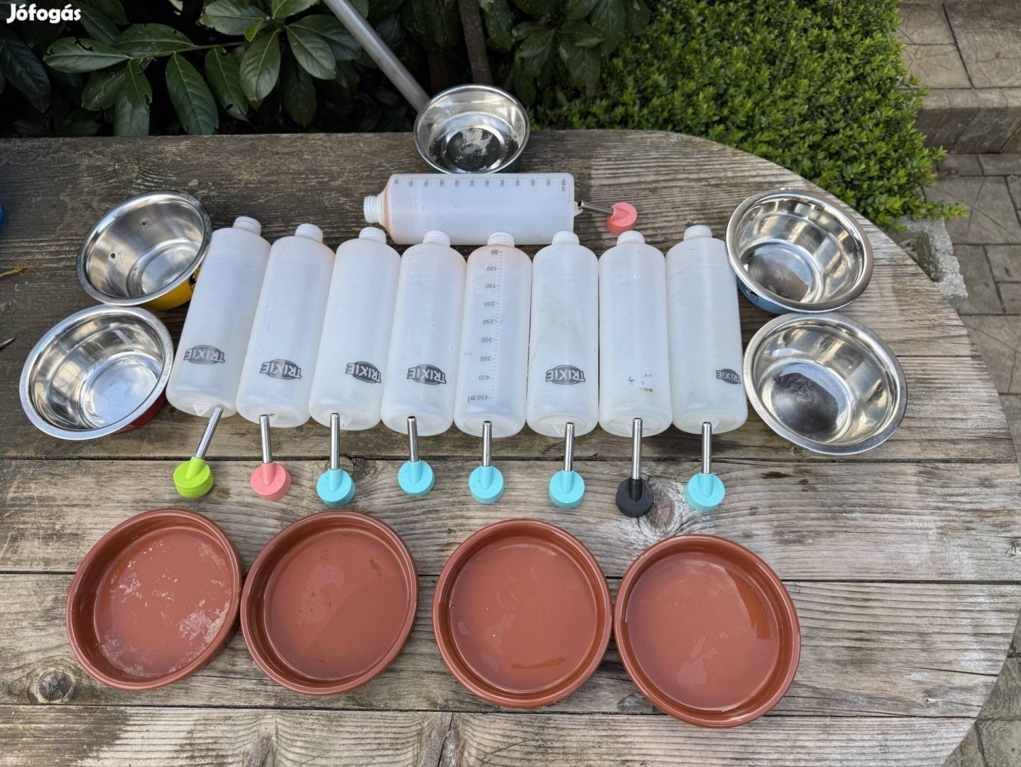 Állatitató és etetők