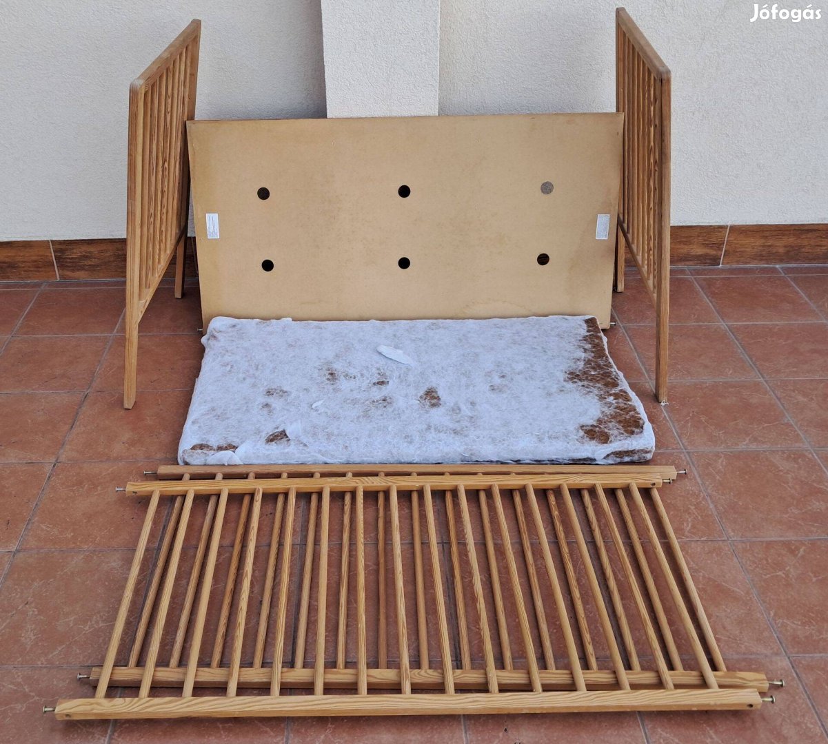 Állítható, rácsos kiságy, matraccal 20260320