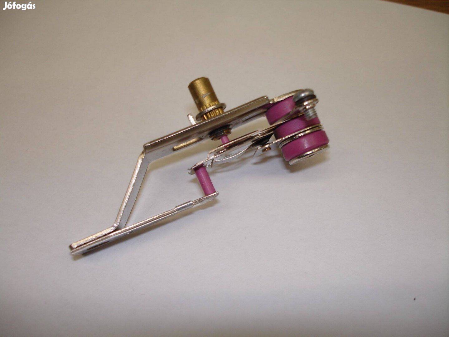 Állítható bimetál termosztát vasalóhoz hősugárzóhoz