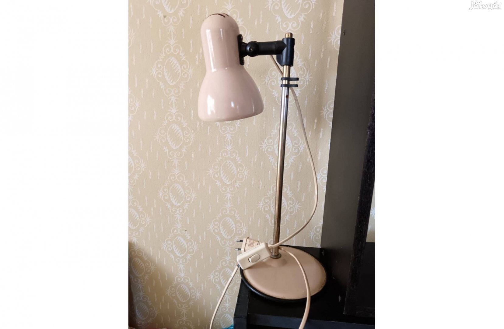 Állítható magasságú asztali lámpa
