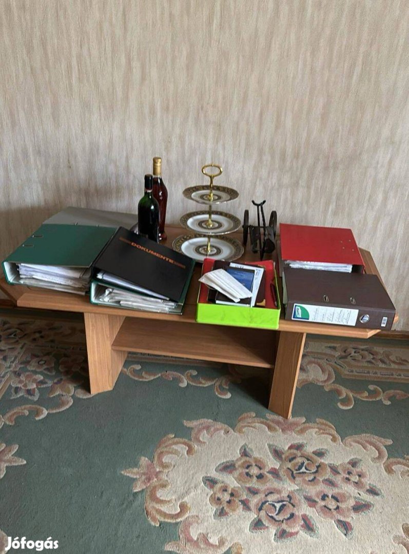 Állítható magasságú dohányzóasztal (tekerős)