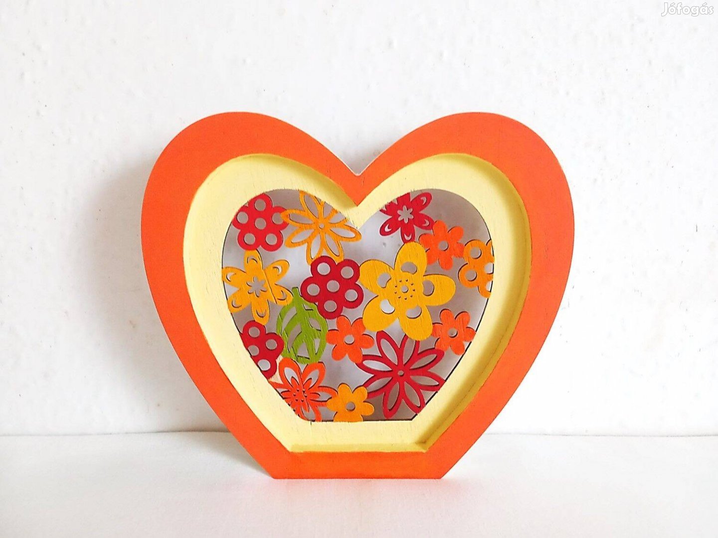 Állítható szív alakú dekoráció áttört virág mintával, 17 cm