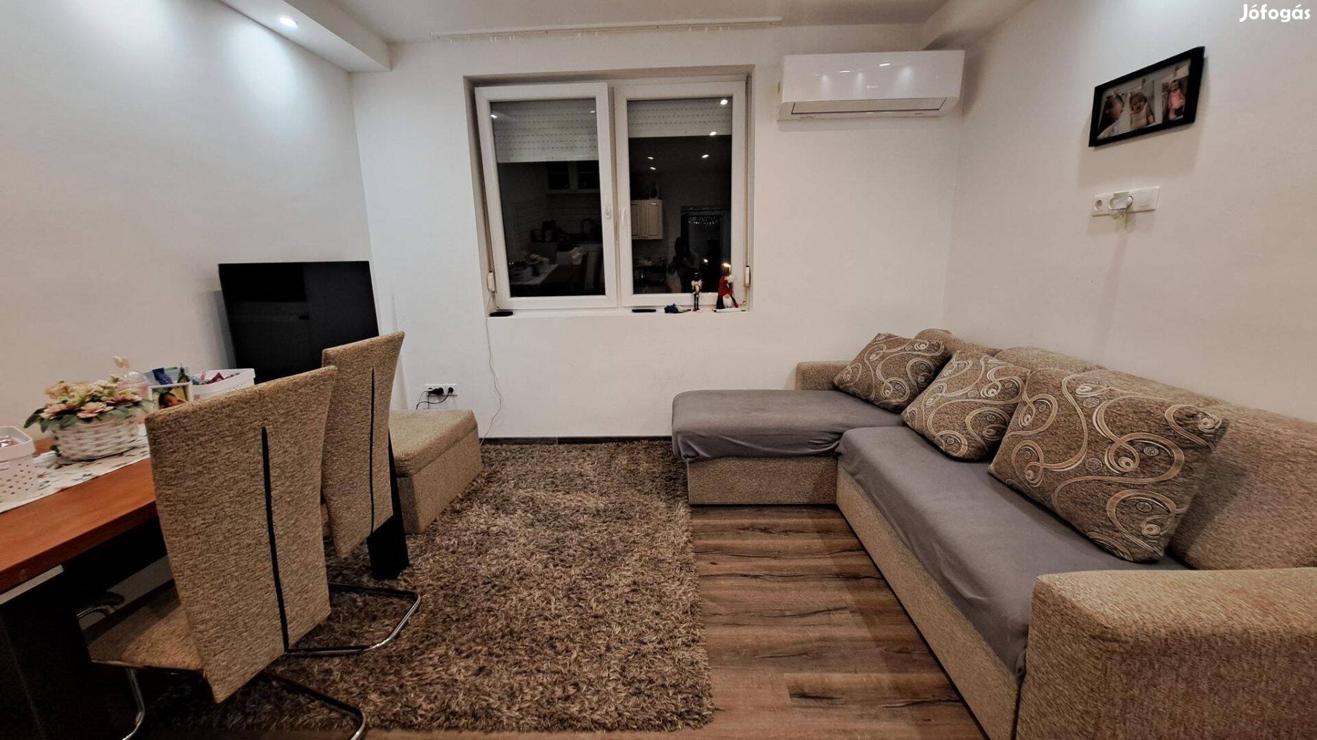 Állomás közelében felújított, erkélyes tégla lakás eladó!