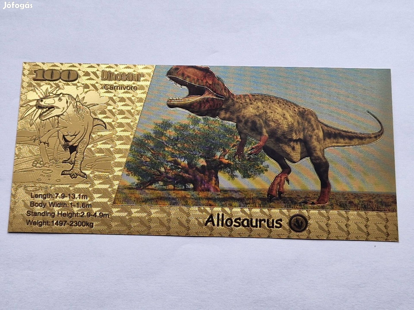 Allosaurus - színes, arany színű plasztik lap. 