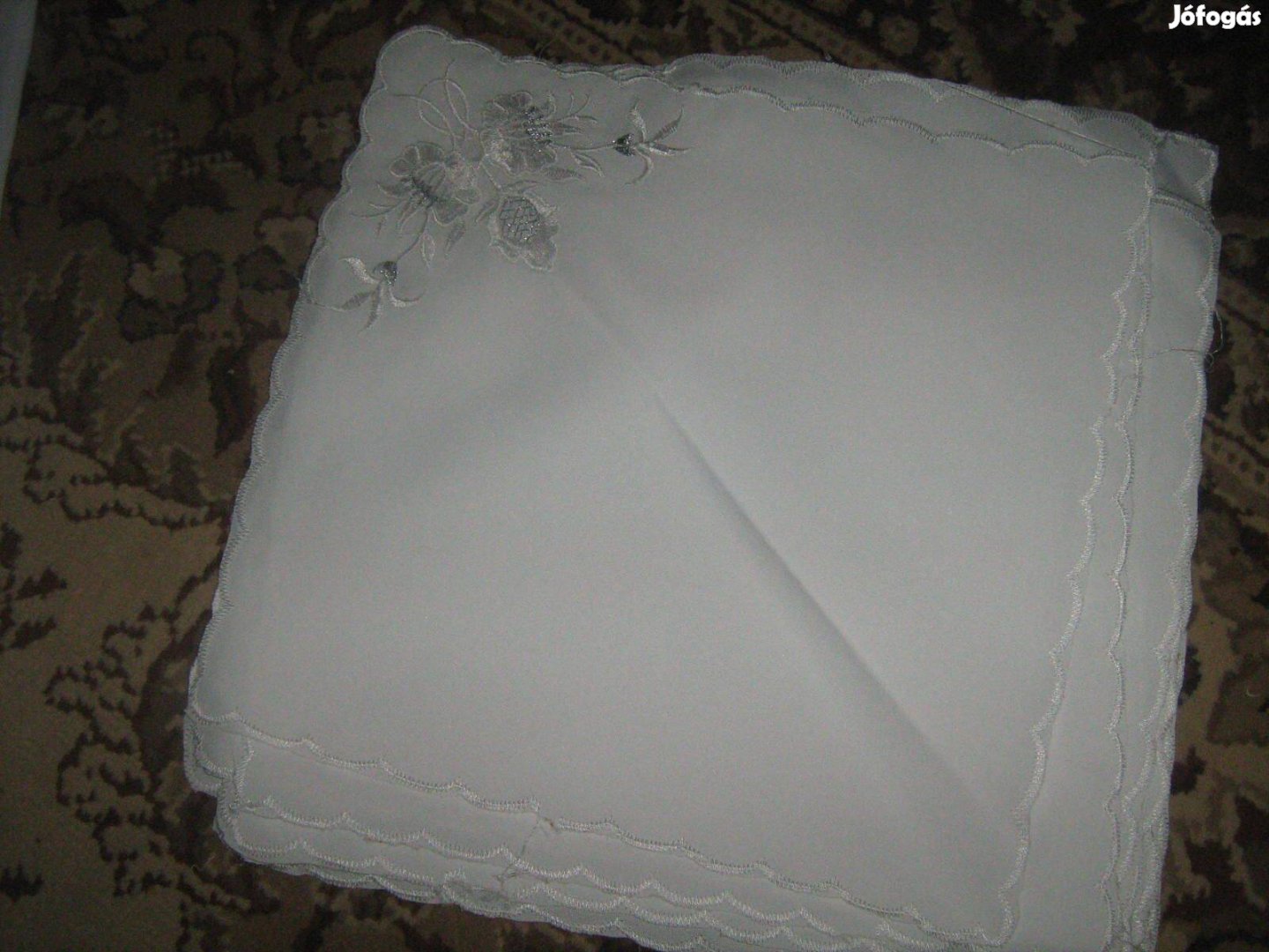 Álomszép új selyem hímzett szalvéta 30x30cm több db van