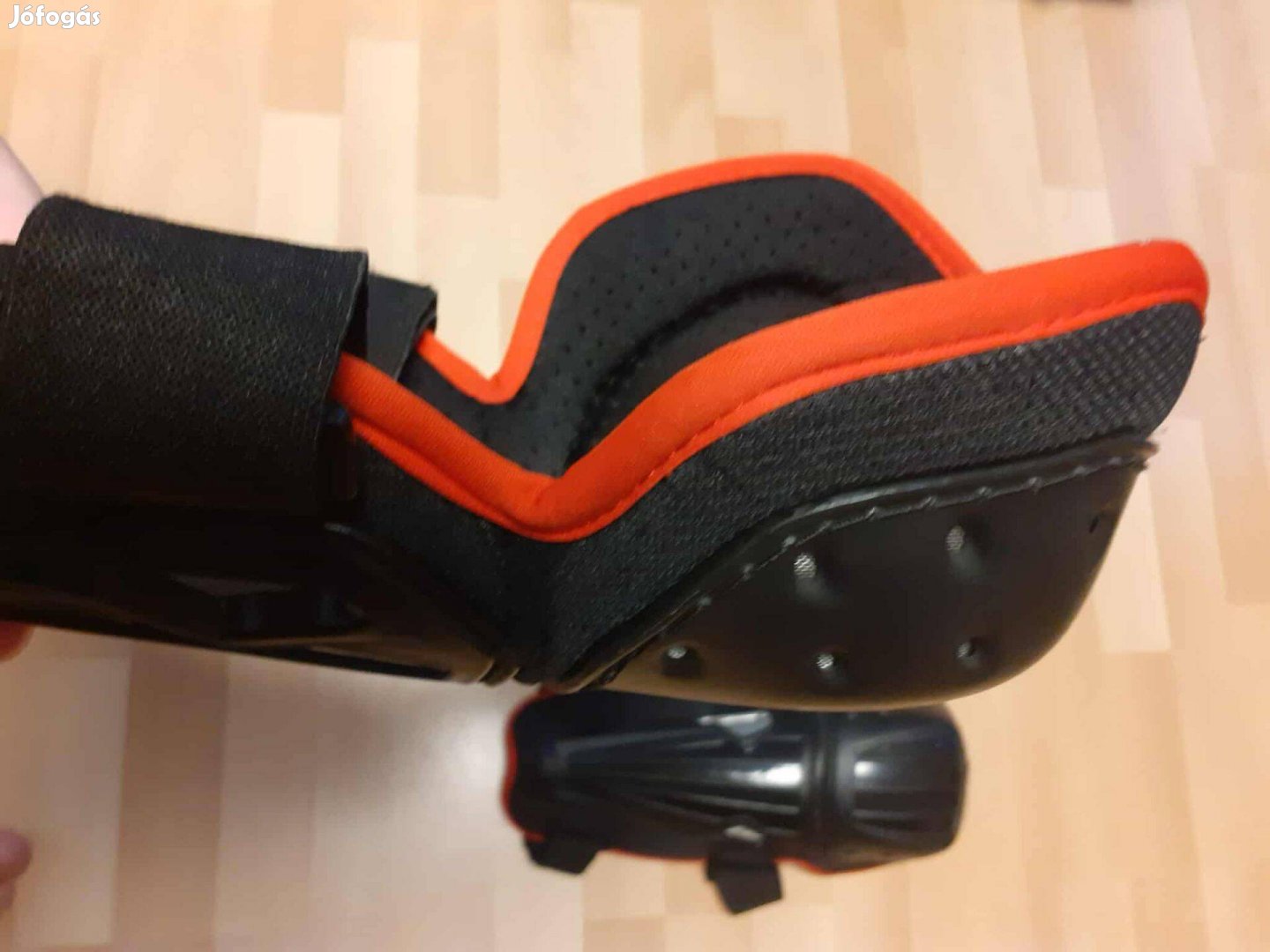 Alpinestars térdvédő kifogástalan állapotban