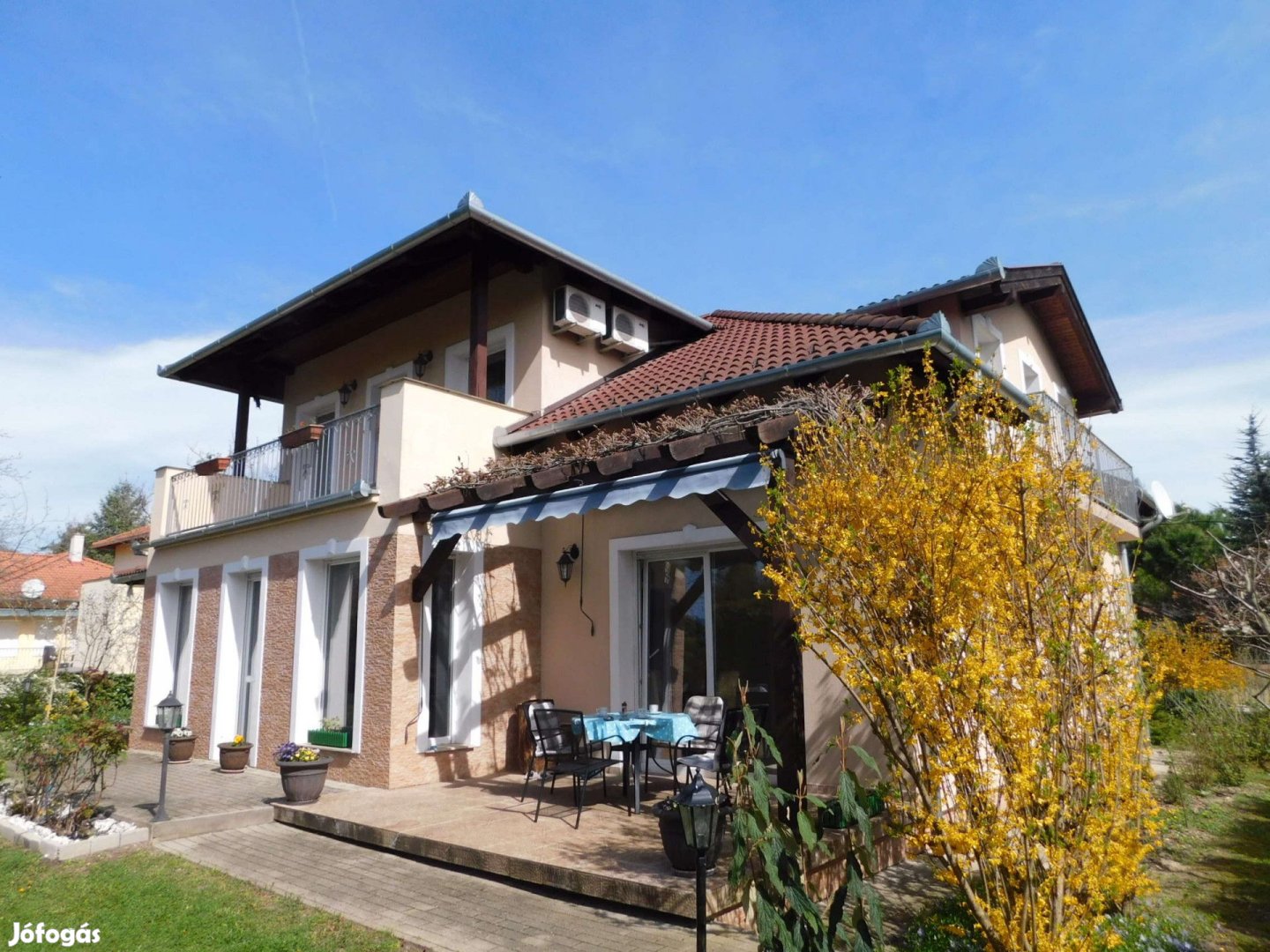 Alsó - Gyenesdiáson strand-közeli nívós ház eladó