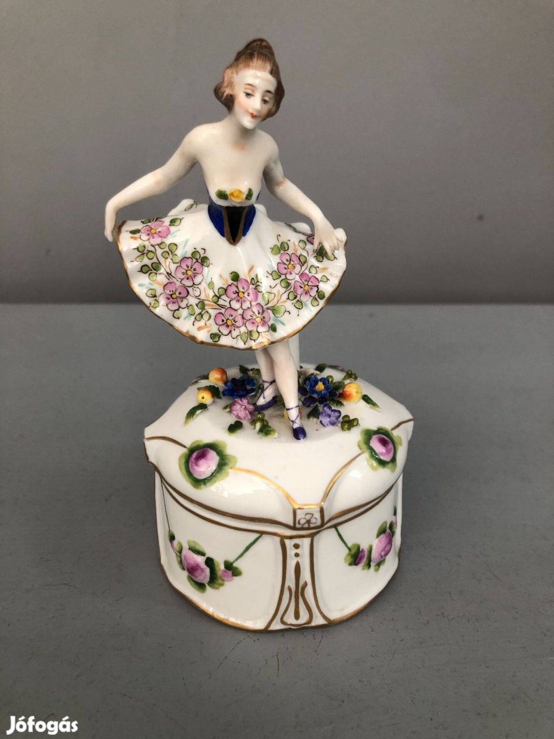 Alt Wien porcelán bombonier ballerinával