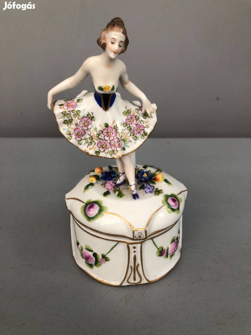 Alt Wienjelzéssel porcelán bombonier balerinával