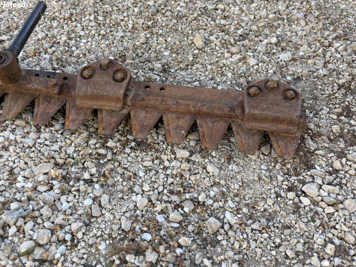 Alternáló kasza pengesor vágóasztal