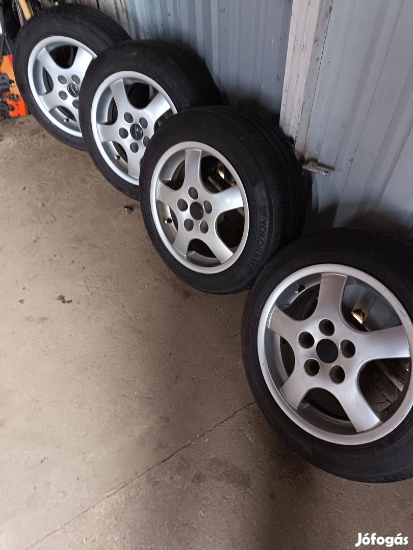 Alu felni nyári gumival szerelve