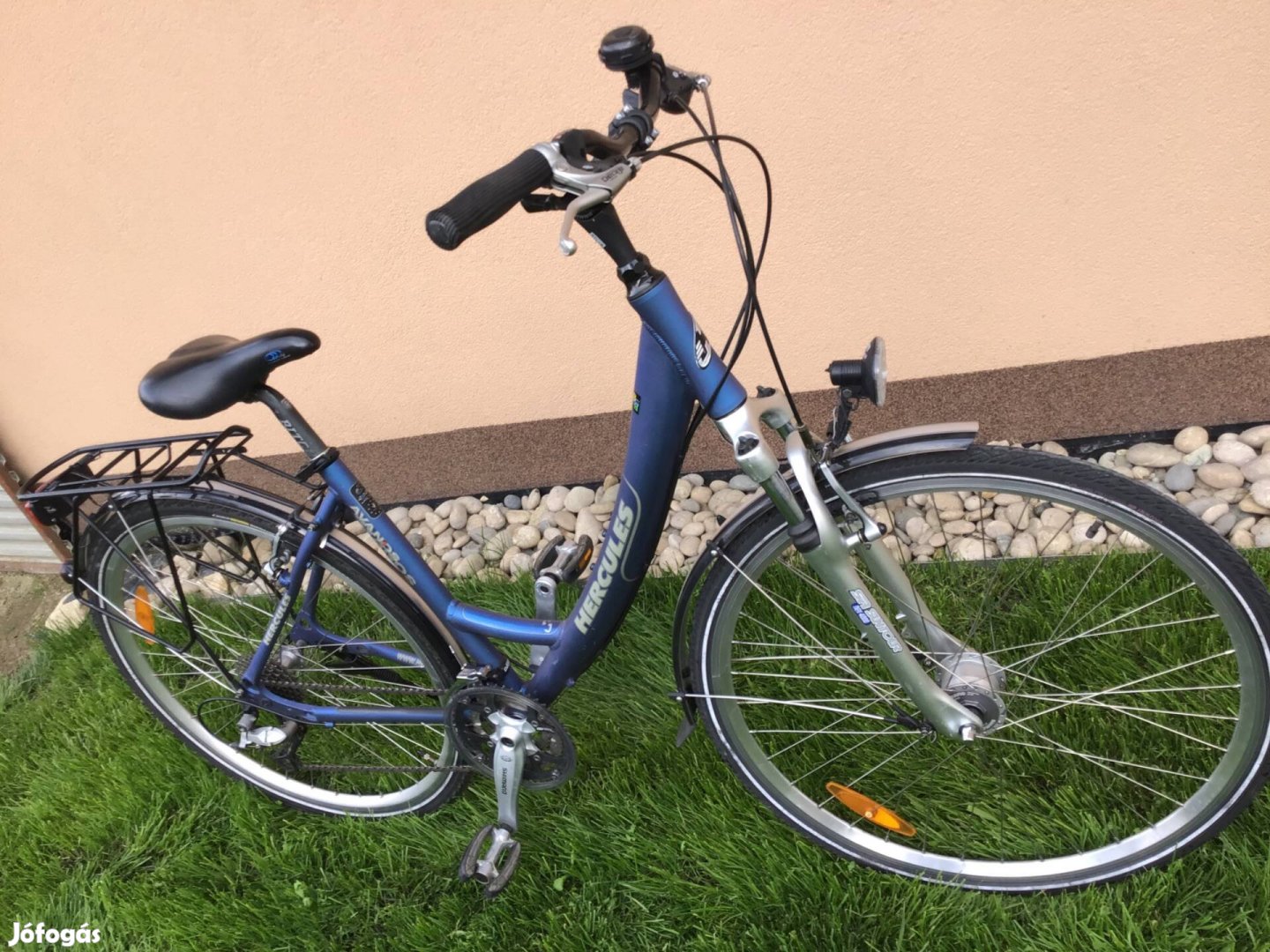 Alu mélyvázas 27 sebességes,agydinamós kerékpár eladó!