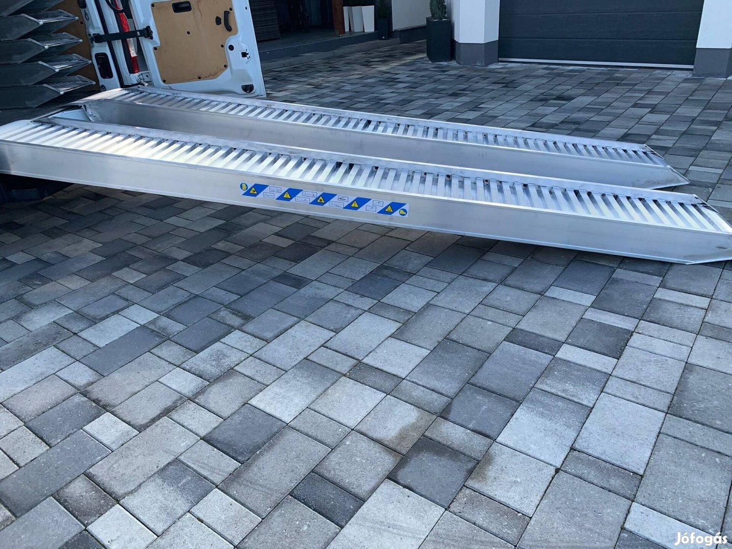 Alu rámpa 4 méter 3300 Kg teherbírású aluminium feljáró