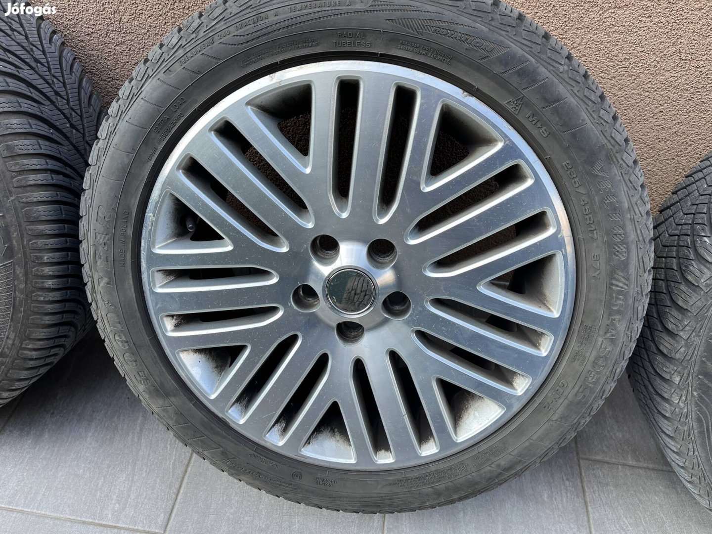 Alufelni Ford/Volvo 17 coll Tpms 235/45R17 Téligumi Négyévszakos