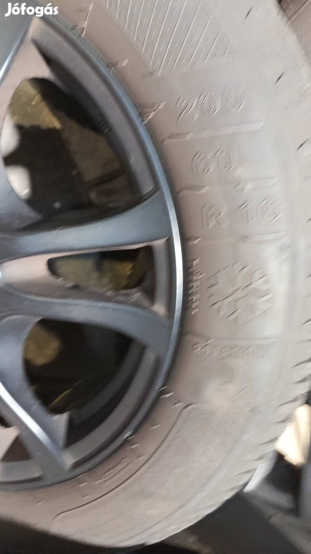 Alufelni+téligumi új gazdáját keresi