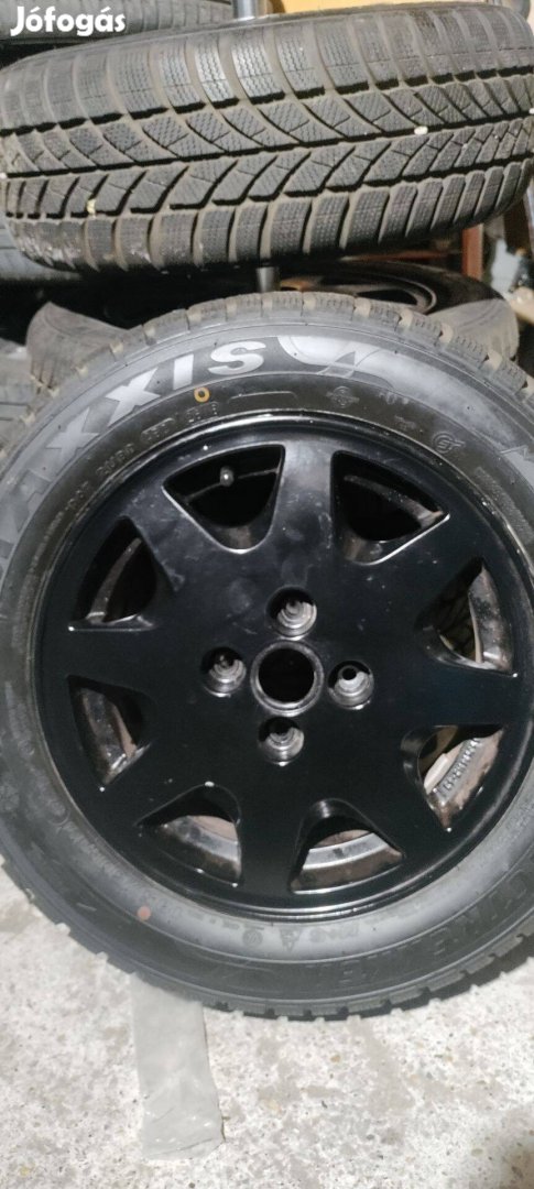 Alufelni téligumival szerelve