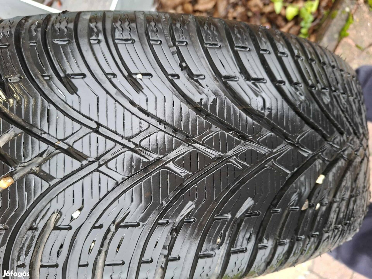 Alufelnire szerelt téligumi szett eladó-eredeti Suzuki kerék