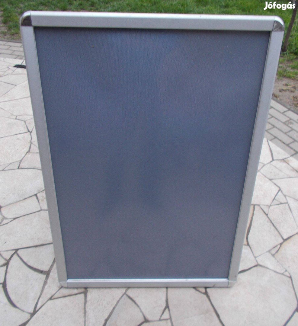 Alukeretes hirdetőtábla 63 x 90 cm