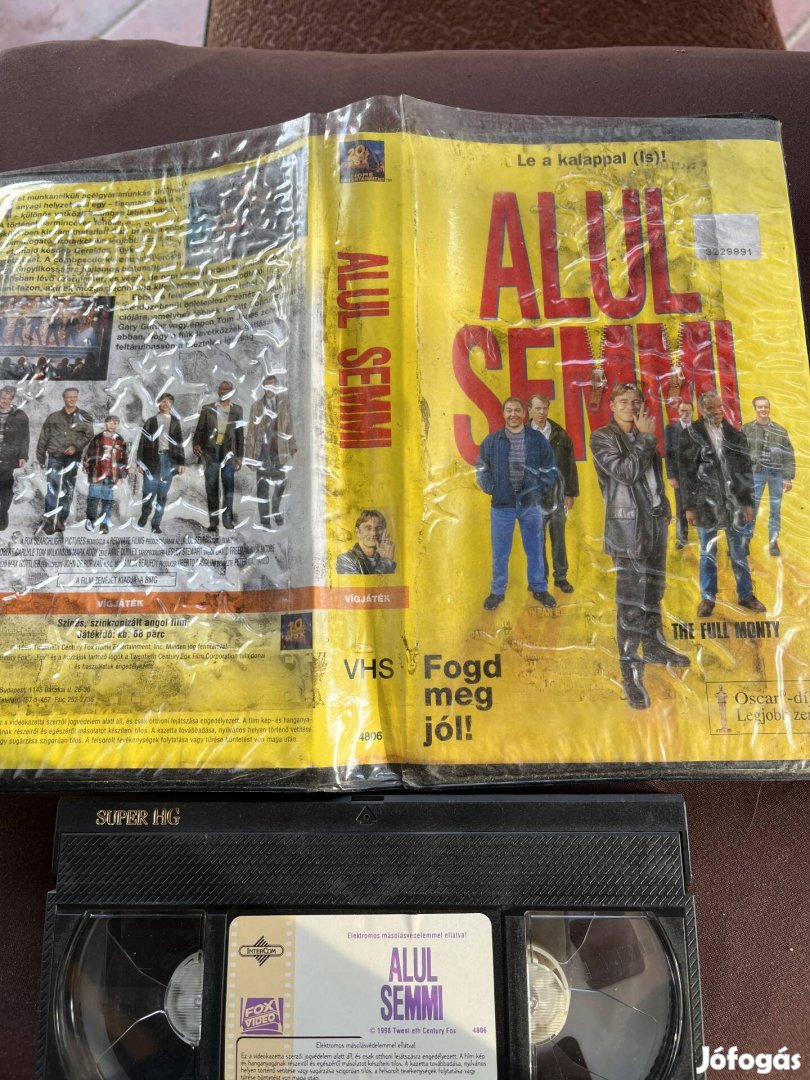 Alul semmi vigjáték