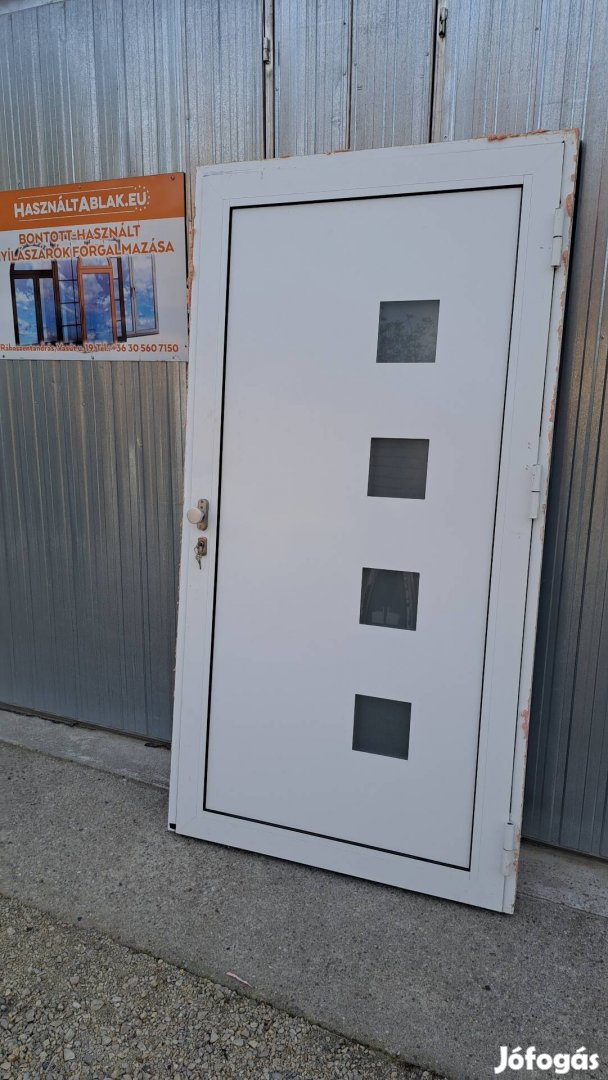 Alumínium bejárati ajtó 110×210