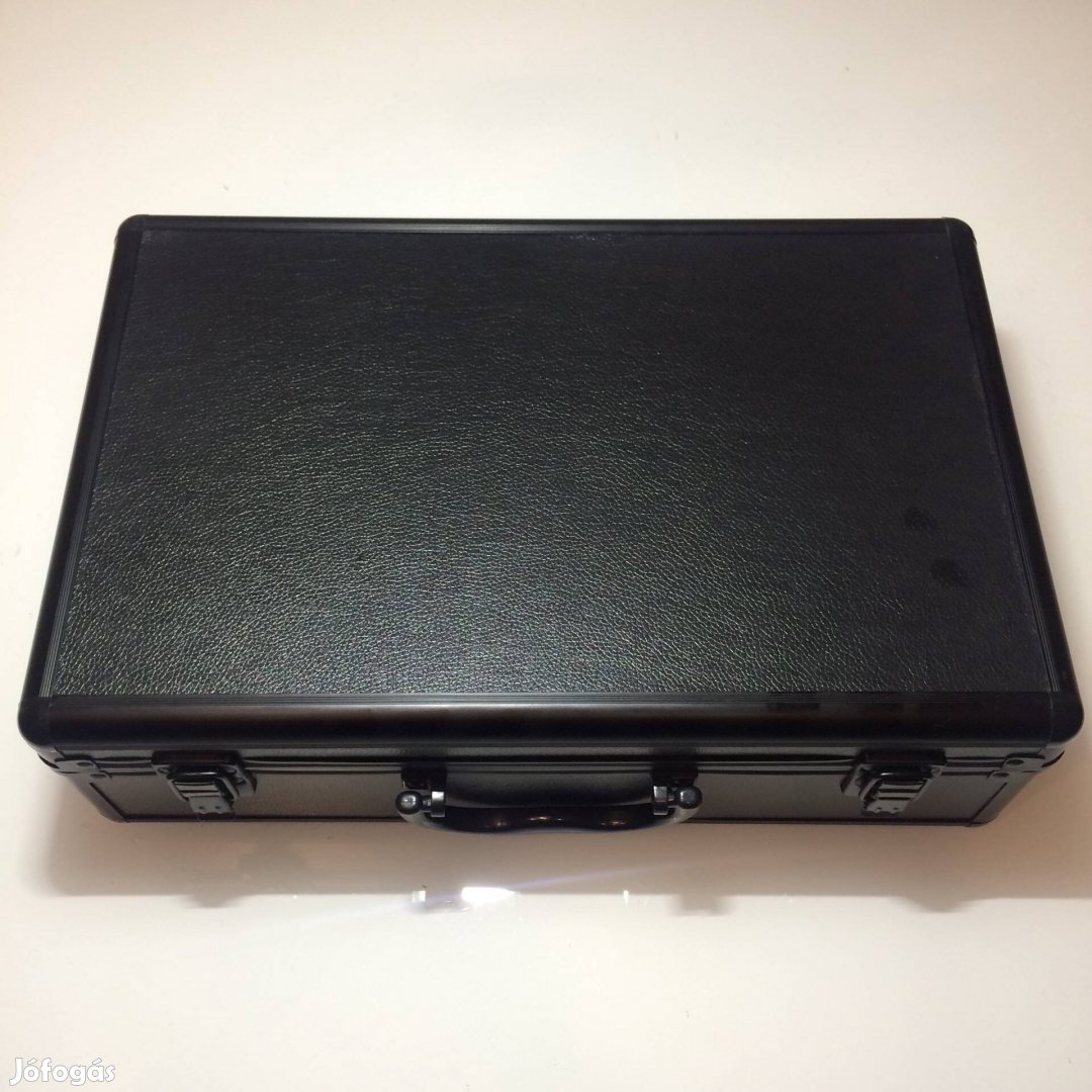 Aluminium és műbőr koffer notebook laptop szerszámos kozmetikai táska