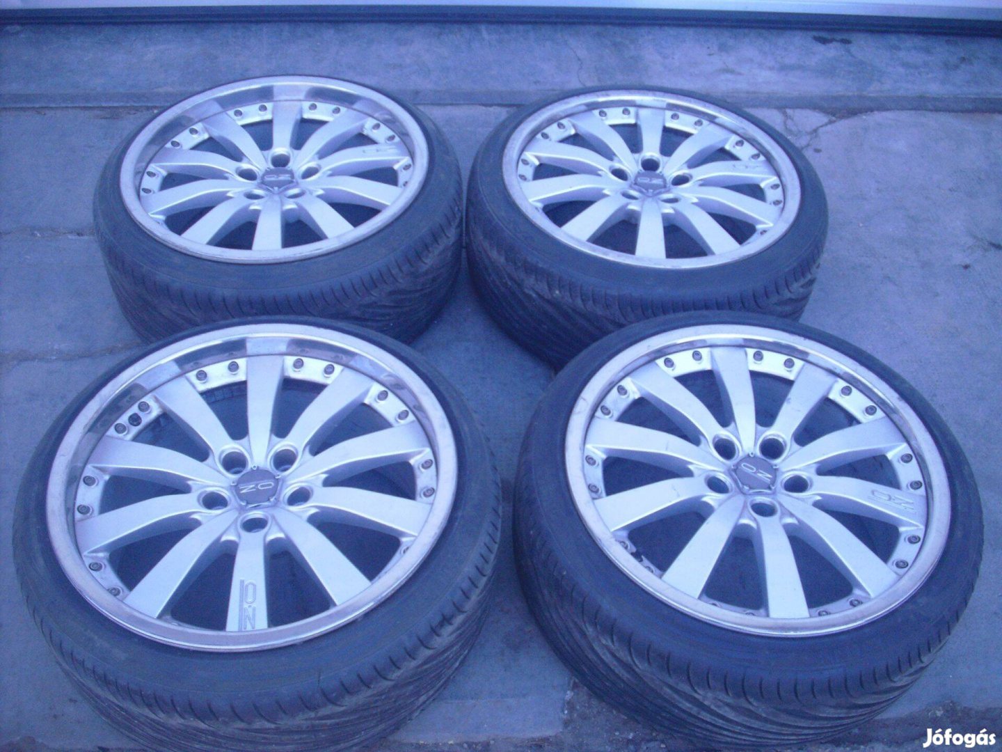 Aluminium felni gumikkal 235/35 R 19