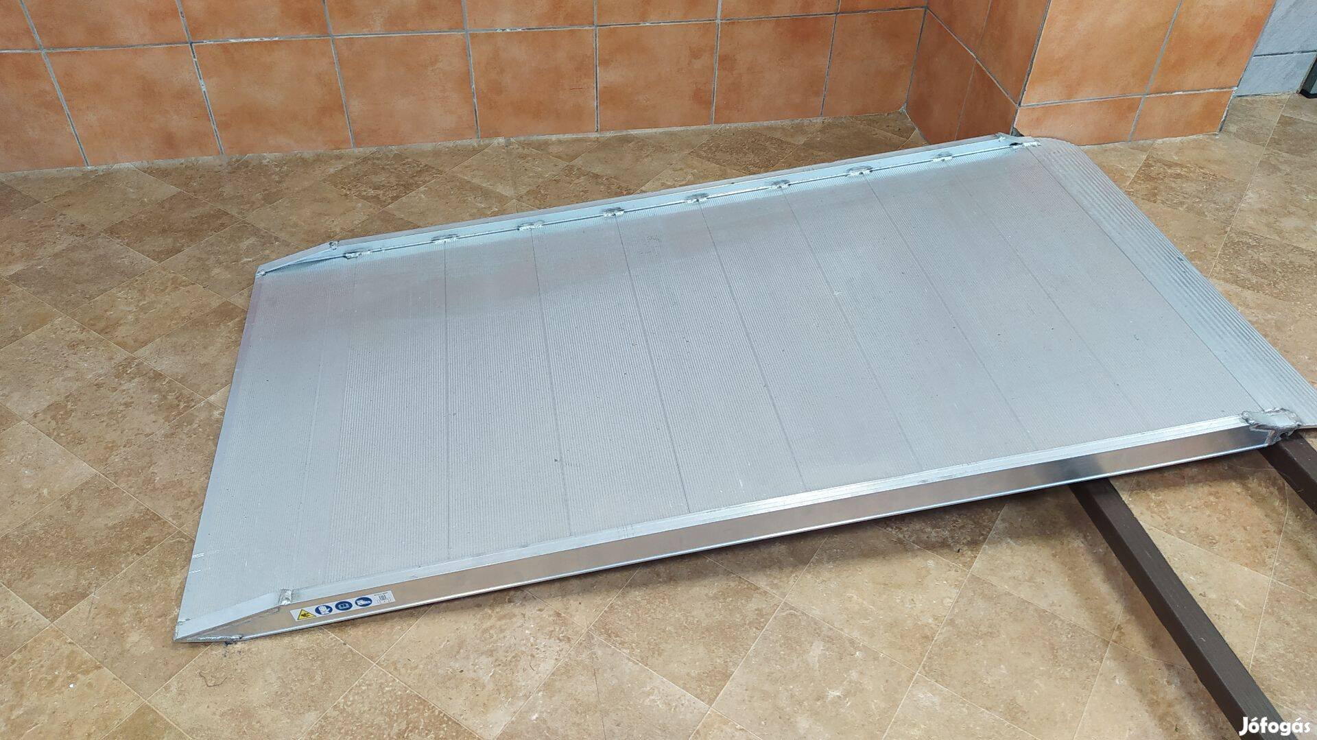 Alumínium rámpa, 2mX1méter, 1 tonna teherbírás