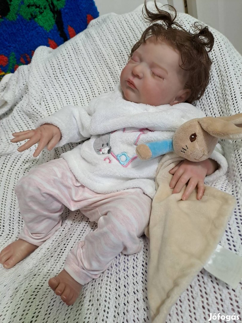 Alvó reborn élethű kislány  baba eladó 