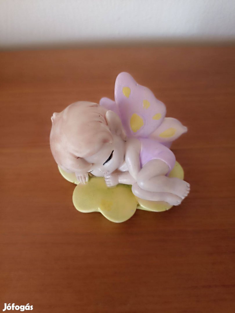 Alvó tündér kislány műgyanta figura